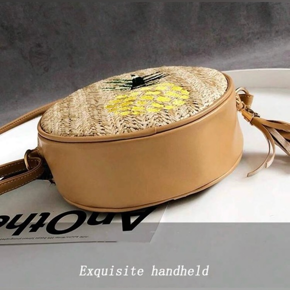 ✨ New ✨Small Pineapple Straw Purse 🍍 - Picture 3 of 6